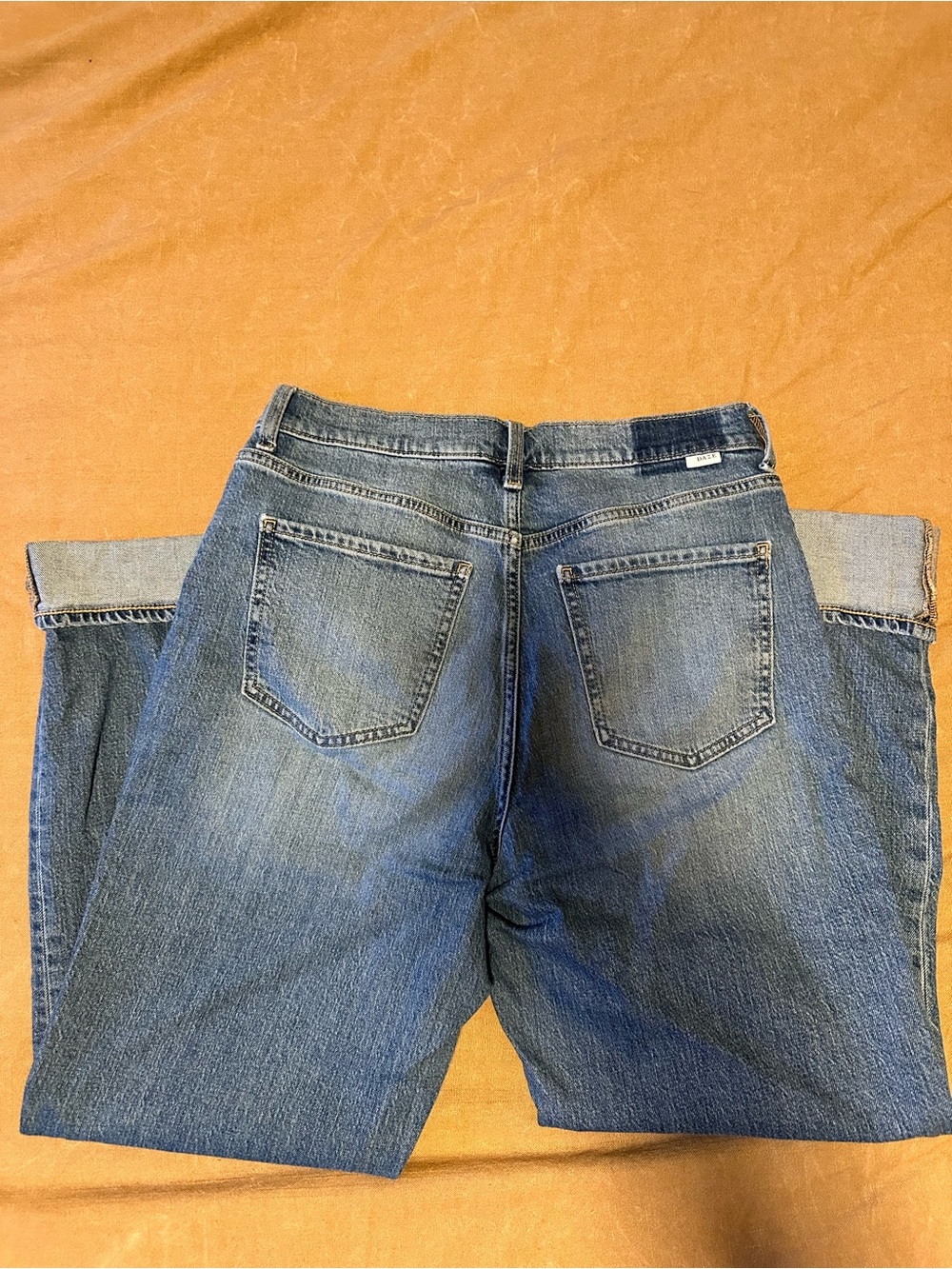 Straight-Leg Women's Jeans in Medium Blue - Effortless Everyday Style